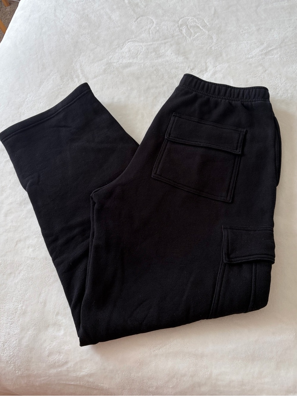 Aritzia Black Cargo Sweatpants